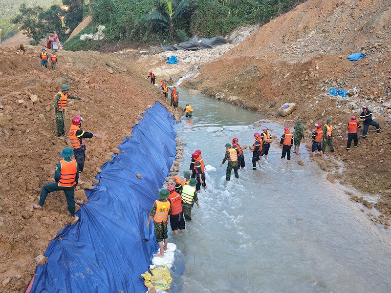 Tiếp tục tìm công nhân mất tích ở Rào Trăng 3 - ảnh 1