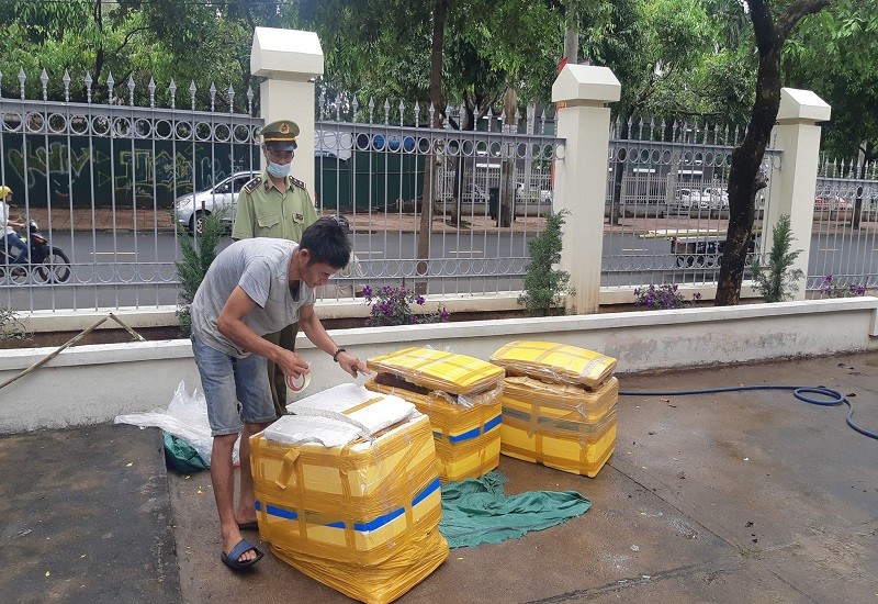 CSGT chặn xe tải chở thịt thối từ Quảng Nam lên Đắk Lắk  - ảnh 1