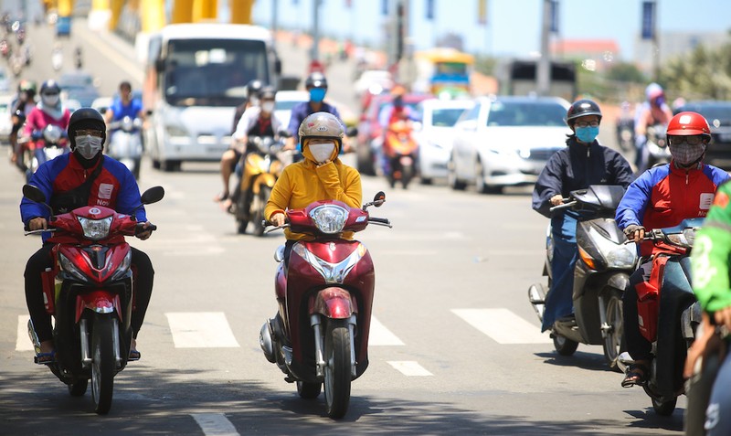 Đà Nẵng nắng kỷ lục, nhiệt độ ngoài trời lên tới 42 độ C | Đô thị ...