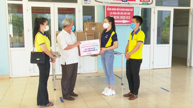 PNJ tặng thiết bị y tế cho các bệnh viện Quảng Nam, Quảng Trị - ảnh 1