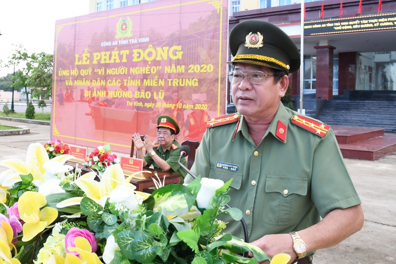 Công an tỉnh Trà Vinh đóng góp ủng hộ miền Trung - ảnh 1