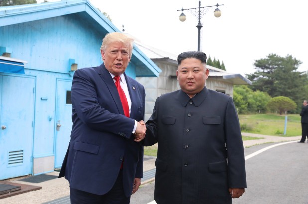 Ông Trump khẳng định ông Kim Jong-un vẫn khỏe mạnh - ảnh 1