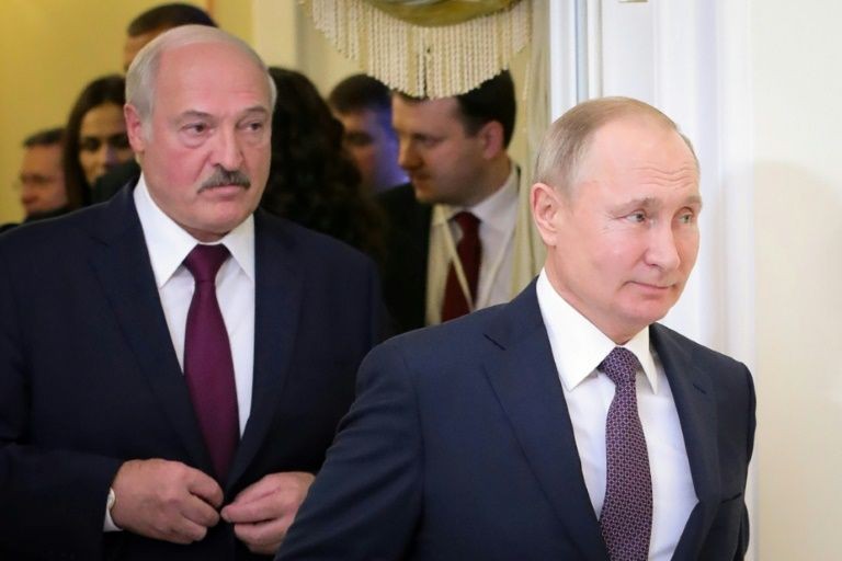 Ông Lukashenko yêu cầu ông Putin cấp vũ khí mới cho Belarus - ảnh 1