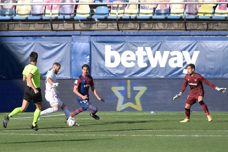 VAR, cột dọc từ chối bàn thắng, Real Madrid vẫn chiếm ngôi đầu - ảnh 4