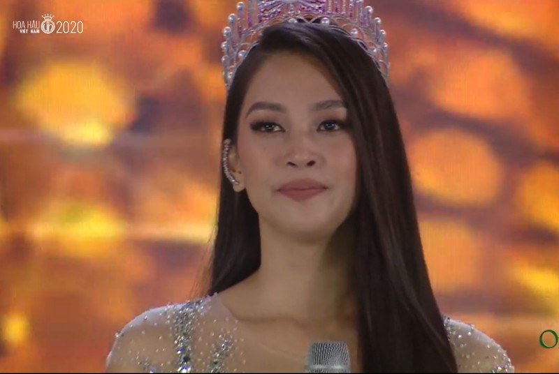 Hoa hậu Tiểu Vy khóc xúc động trước khi trao lại vương miện - ảnh 6
