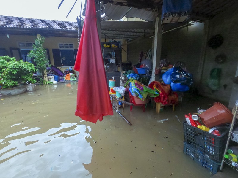 Chùm ảnh: Cuộc sống tại vùng ngập sâu nhất ở Huế - ảnh 5