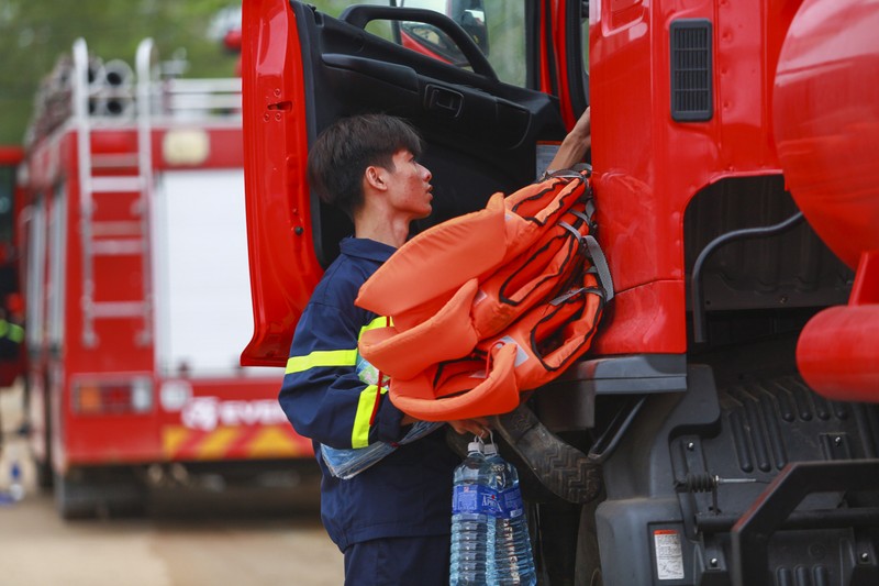 Thủy điện Rào Trăng: Khẩn trương cứu hộ trước khi trời trở mưa - ảnh 3