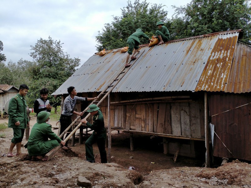 Quảng Trị, Huế cấp tốc sơ tán dân tránh bão số 13 - ảnh 4