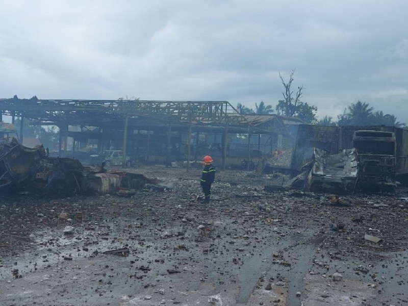 Cháy nổ gần biên giới Việt - Lào, nhiều người thương vong - ảnh 3