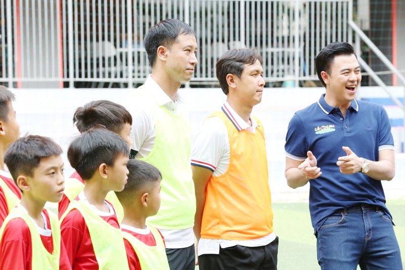 3 huyền thoại bóng đá Việt Nam hội ngộ tại Cầu thủ nhí 2020 - ảnh 2