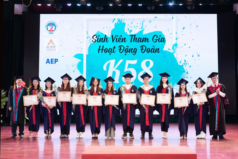 Á hậu Phương Nga tốt nghiệp đại học Kinh tế Quốc dân - ảnh 6