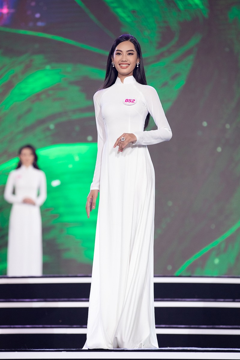 Ngắm Áo dài trong đêm Bán kết Hoa hậu Việt Nam 2020 - ảnh 12