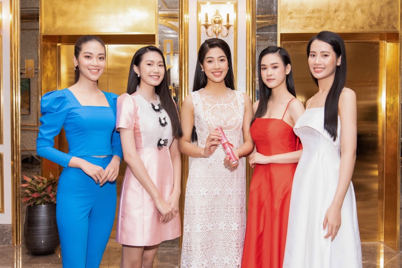 Tốp 35 thí sinh hoa hậu Việt Nam với giải Người đẹp Nhân ái - ảnh 9