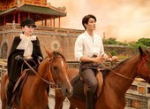 Kaity Nguyễn cưỡi ngựa cùng chàng trai lạ tại Huế