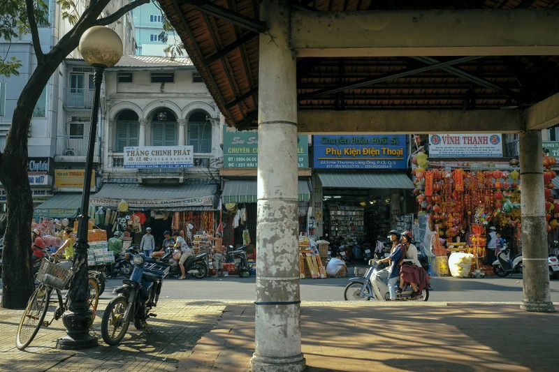 'Sài Gòn trong cơn mưa' của tiền bạc, mộng tưởng - ảnh 6