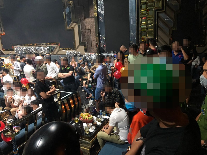Gần 60 dân chơi phê ma túy trong quán bar ở Bình Tân - ảnh 1