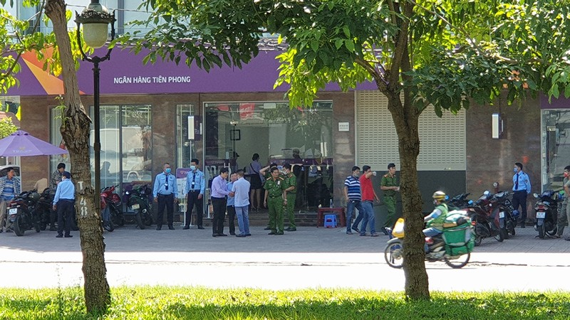Thanh niên cướp ngân hàng ở Bình Tân gây án như thế nào - ảnh 3