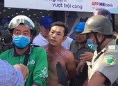 Thanh niên cướp ngân hàng rồi tự thiêu ở Bình Tân