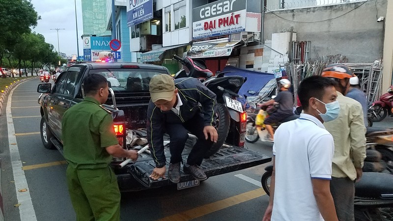 Thanh niên nằm chết cách xe máy 5 mét trên đại lộ Võ Văn Kiệt - ảnh 1