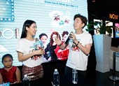 Nhã Phương và Ngô Kiến Huy cùng ekip giao lưu khán giả