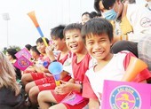 Trò cưng Nguyễn Hồng Sơn đội mưa xem V-League 2020