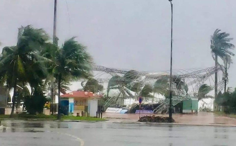 Chùm ảnh: Những thiệt hại ban đầu khi bão số 9 áp sát đất liền - ảnh 6