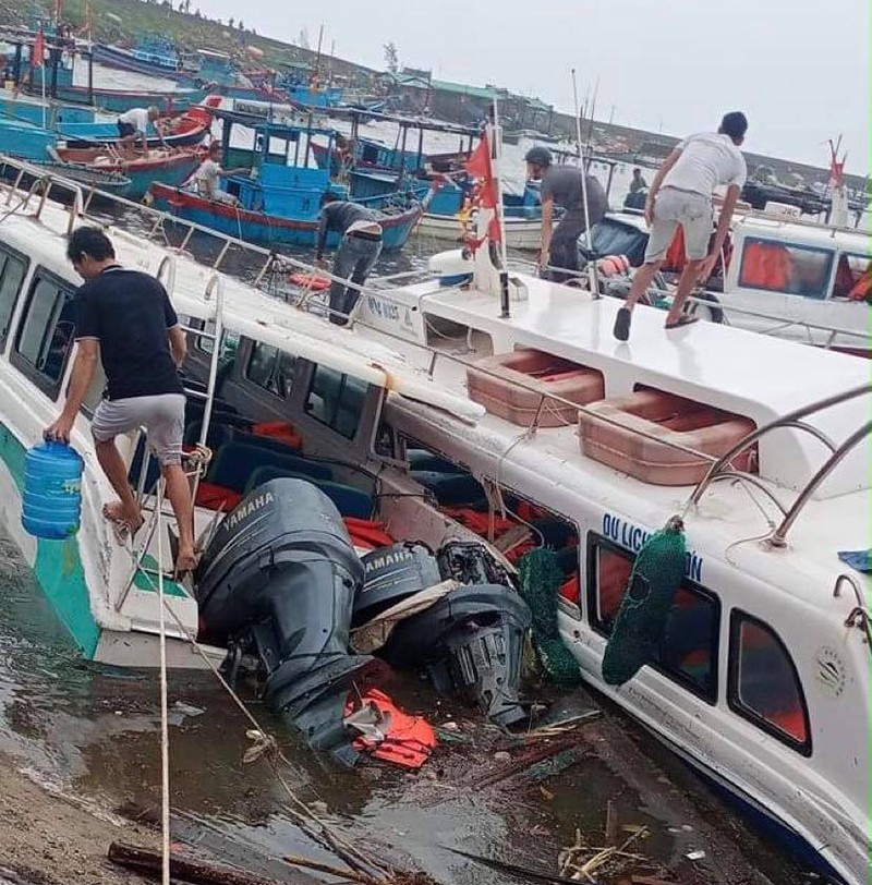 Chùm ảnh: Huyện đảo Lý Sơn thiệt hại nặng nề do bão số 9 - ảnh 12