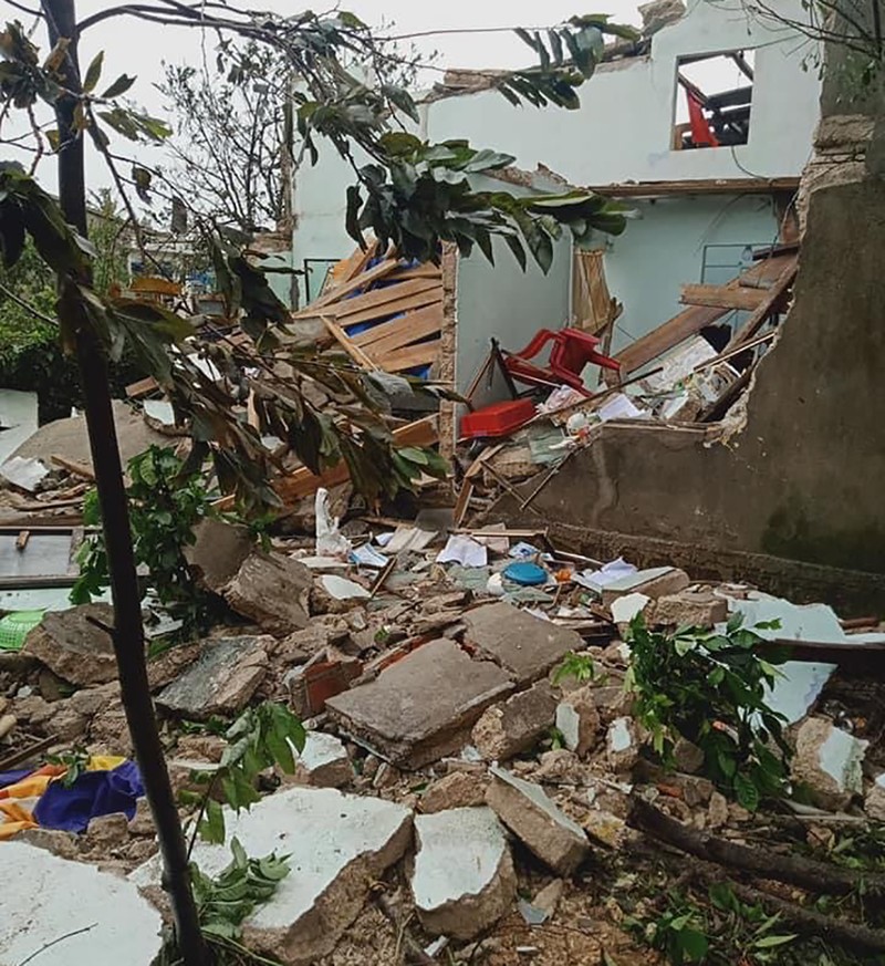 Chùm ảnh: Huyện đảo Lý Sơn thiệt hại nặng nề do bão số 9 - ảnh 2