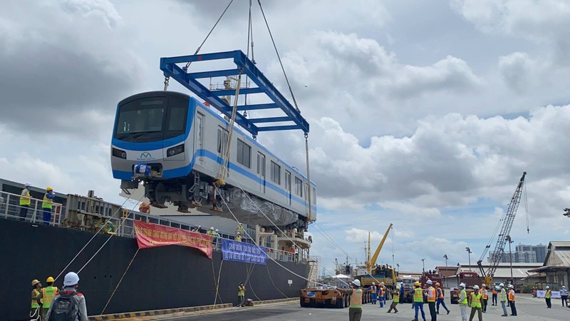 Chùm ảnh: Tàu metro số 1 chính thức lộ diện ở cảng Khánh Hội - ảnh 3