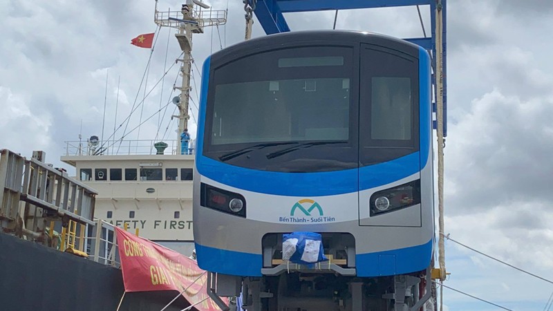 Chùm ảnh: Tàu metro số 1 chính thức lộ diện ở cảng Khánh Hội - ảnh 7