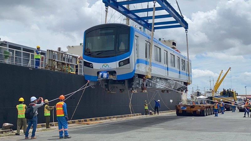 Chùm ảnh: Tàu metro số 1 chính thức lộ diện ở cảng Khánh Hội - ảnh 2