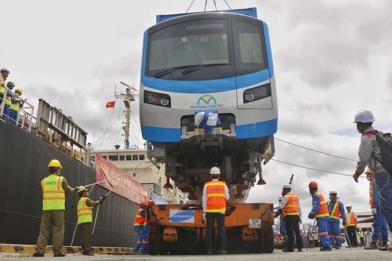 Chùm ảnh: Tàu metro số 1 chính thức lộ diện ở cảng Khánh Hội - ảnh 4