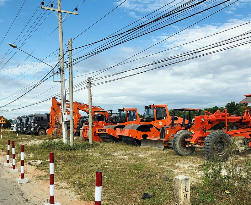 Thi công đường 1.000 tỉ kết nối cao tốc Phan Thiết - Dầu Giây - ảnh 4