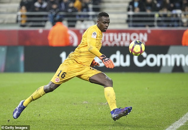 Mendy bỏ tập, bay sang London ký hợp đồng với Chelsea - ảnh 1