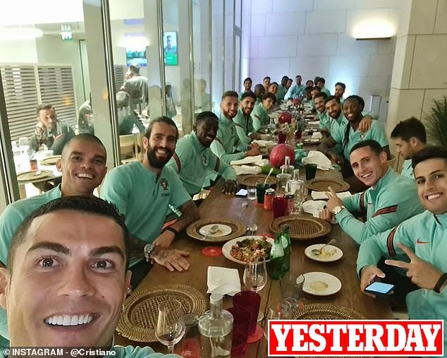 Nóng: Ronaldo mắc COVID-19, rời tuyển Bồ Đào Nha ngay lập tức - ảnh 2