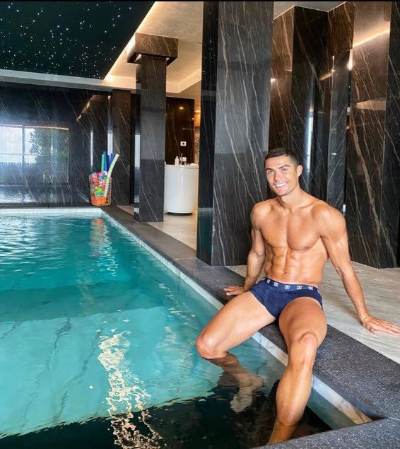 Ronaldo chỉ cách ăn sạch sống khỏe phòng tránh COVID-19 - ảnh 3