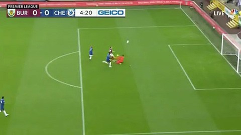 VAR đứng hình giúp Chelsea và Mendy, CĐV chỉ trích dữ dội - ảnh 1