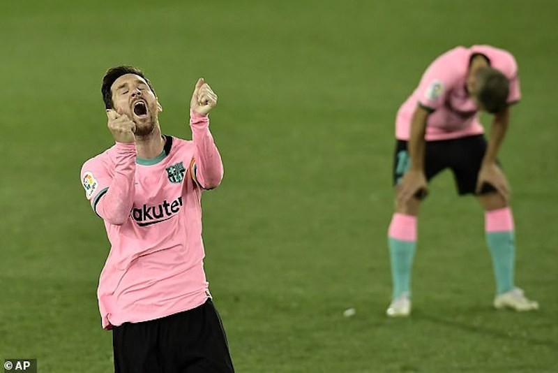 Barcelona nguy cơ phá sản, Messi có giảm lương cứu CLB? - ảnh 1