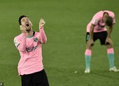 Barcelona nguy cơ phá sản, Messi có giảm lương cứu CLB?