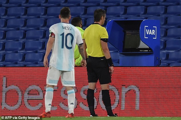 Messi lên tiếng phản ứng vì bị VAR tước bàn thắng - ảnh 3