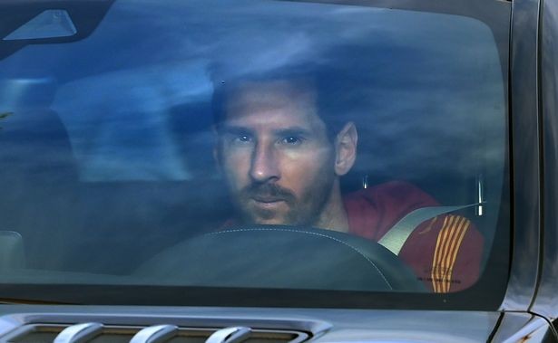 Messi ra đi, Barcelona vẫn phải trả tiền... lòng trung thành - ảnh 2