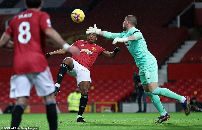 MU thắng trận đầu tiên trên sân nhà Old Trafford - ảnh 2