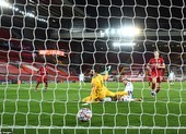 Liverpool thua sốc, Man City giành vé sớm