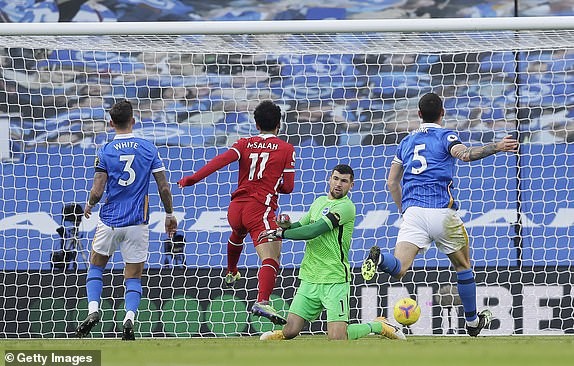 Bị gỡ phút 90+3 vì VAR, Liverpool vẫn lên đỉnh Premier League - ảnh 3