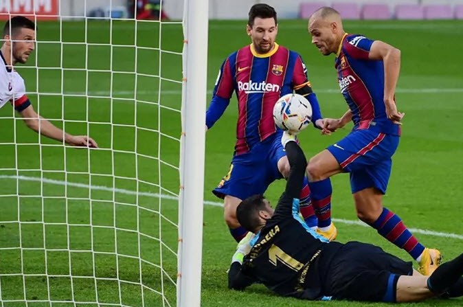 Messi suýt tạo 'bàn tay của chúa', Barcelona hạ đẹp Osasuna - ảnh 3