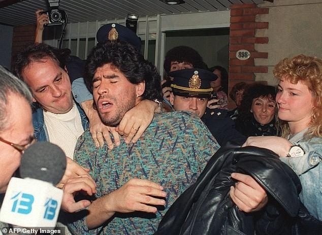 'Thời khóa biểu' kỳ lạ và lời dọa bắn của Maradona - ảnh 3