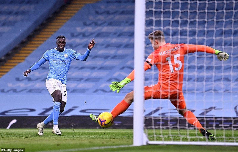 Man City bỗng dưng biết ghi bàn, Mahrez lập hat-trick - ảnh 2