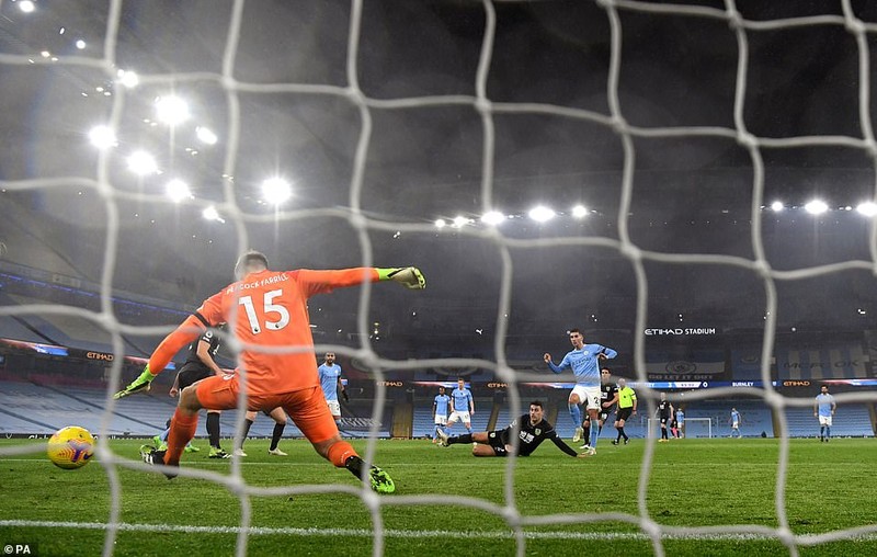 Man City bỗng dưng biết ghi bàn, Mahrez lập hat-trick - ảnh 3