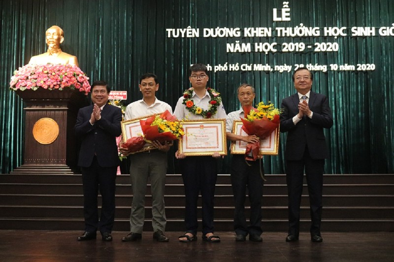 TP.HCM thưởng 150 triệu đồng cho HS đạt Huy chương Bạc  - ảnh 1