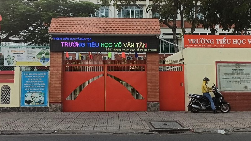 Học sinh phải nghỉ học, trường khẩn trương dạy trực tuyến - ảnh 1